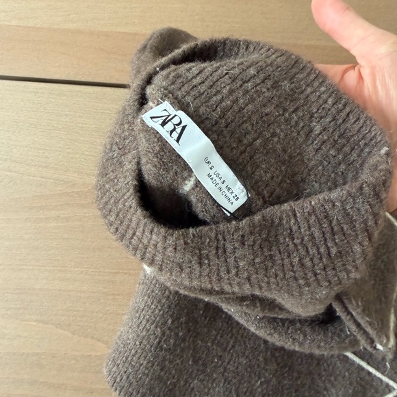 3 FOR $38 Zara Brown Sweater with Cream Piping - Picture 3 of 3